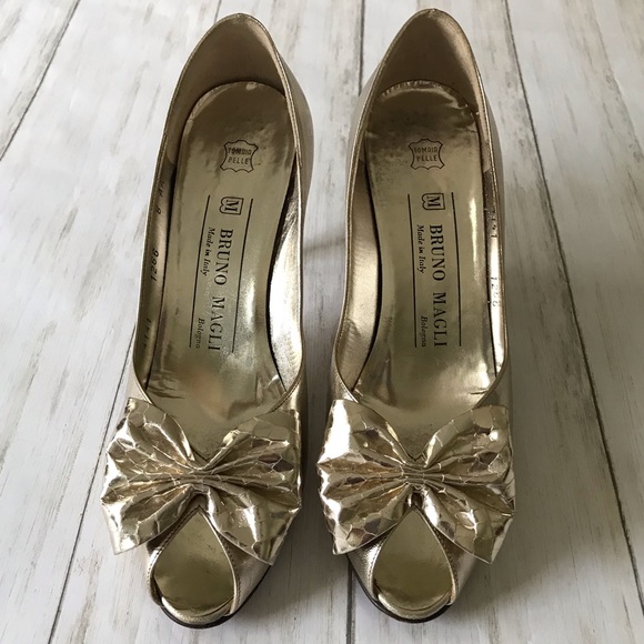 gold peep toe wedding shoes